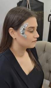 glitter yüz makyajı